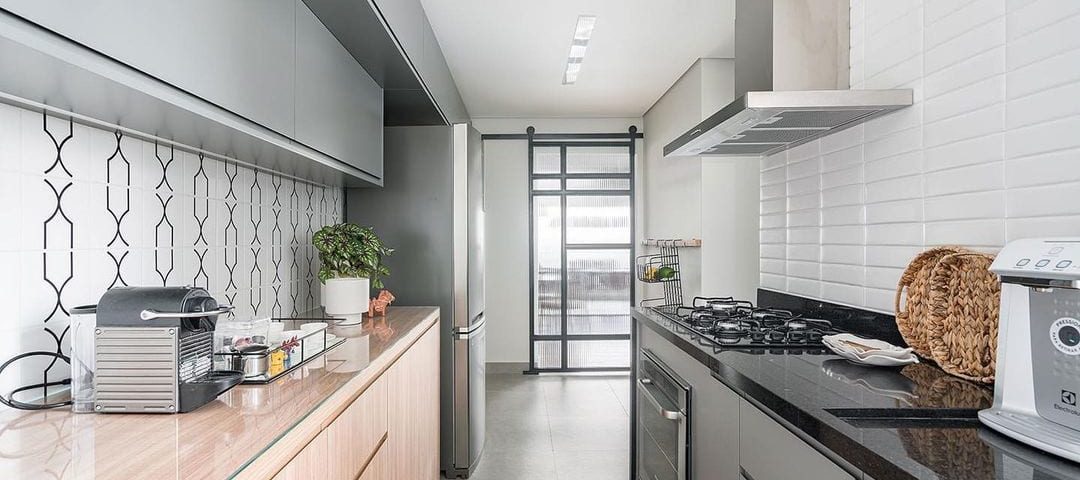 Cozinha com coifa para você cozinhar sem estresse